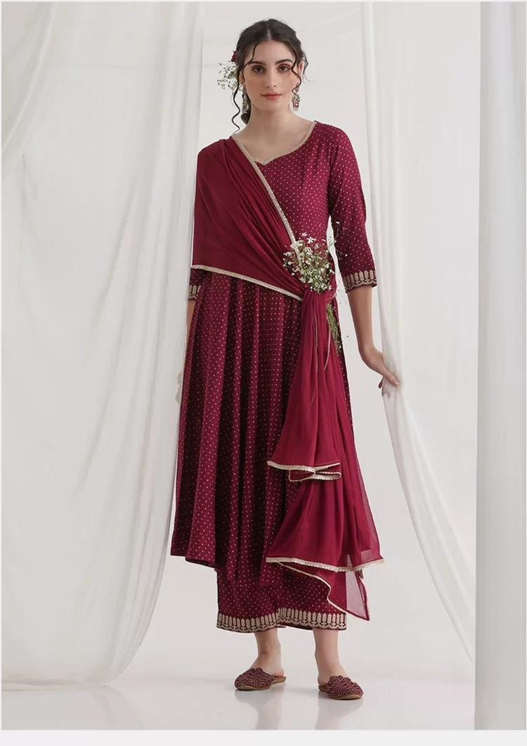 Summer Clothing Pakistan - Women Maroon Ethnic Kurta Set Polka